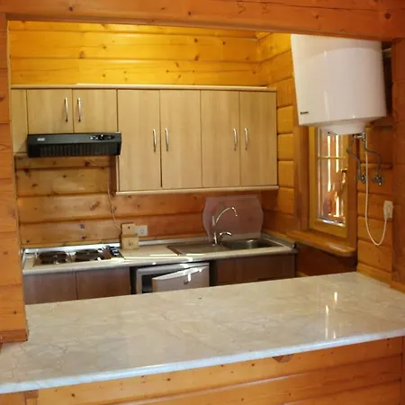 Complejo Rural Los Pedregales * إِستيبونا